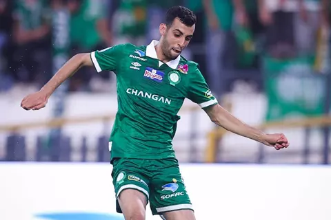 تقارير: بعد اجتماعه بمسؤولي الأهلي.. بلعمري يحدد مبلغًا ضخمًا للتوقيع مع فريقه الجديد